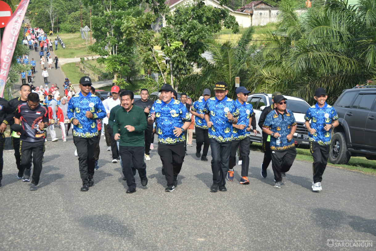 16 Desember 2023 – Jalan Santai Dalam Rangka Hut Korpri Ke 52 Dan Hari Korupsi Dunia, Penanaman Pohon Pelindung Dalam Rangka Hut Dharmawanita Ke 24 Di Lapangan Gunung Kembang Sarolangun