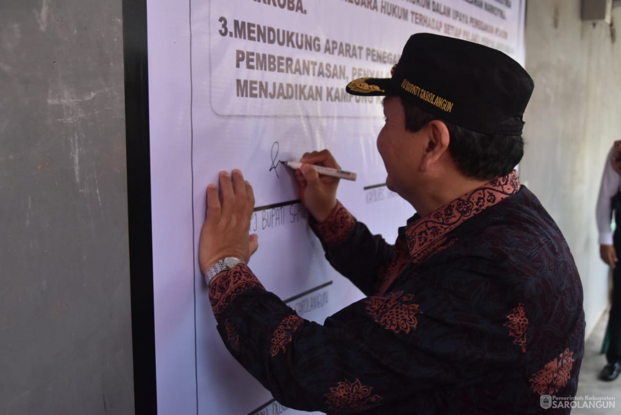 Penjabat Bupati Sarolangun Dr. Ir. Bachril Bakri, M.App, Sc Menghadiri Launching Kampung Bebas Narkoba di Kelurahan Dusun Sarolangun Kecamatan Sarolangun