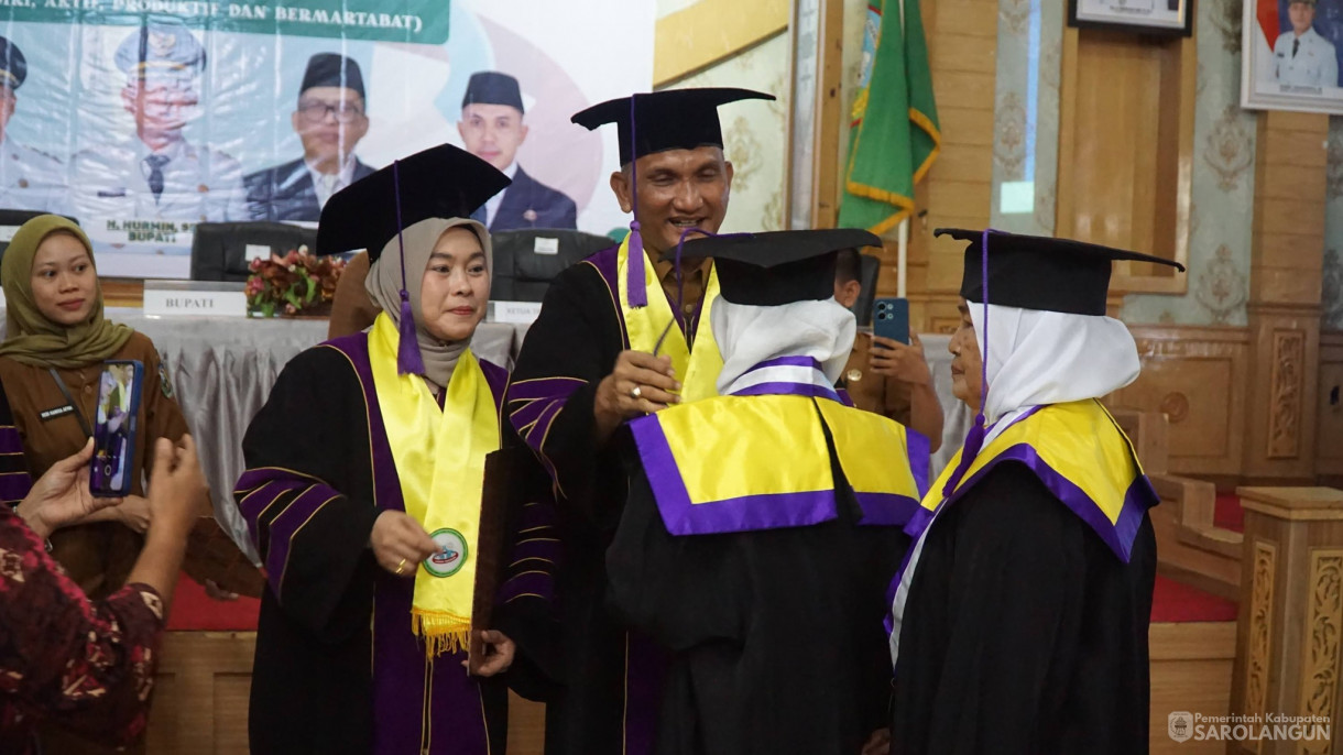 24 Februari 2026&nbsp;Wisuda Sekolah Lansia Sarolangun di Aula Utama Kantor Bupati Sarolangun