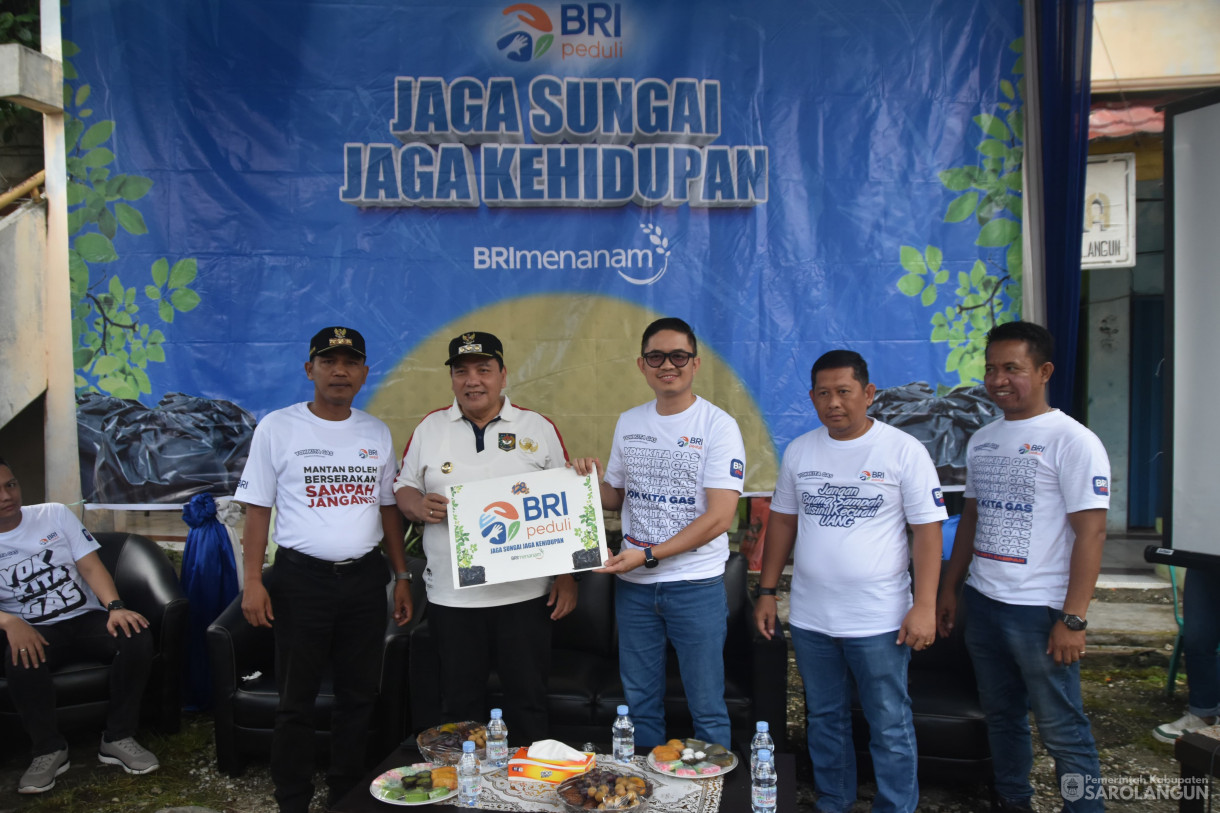 22 Desember 2023 - Pelaksanaan Program BRI Peduli Jaga Sungai Jaga Kehidupan Di Samping Kantor Lurah Pasar Sarolangun