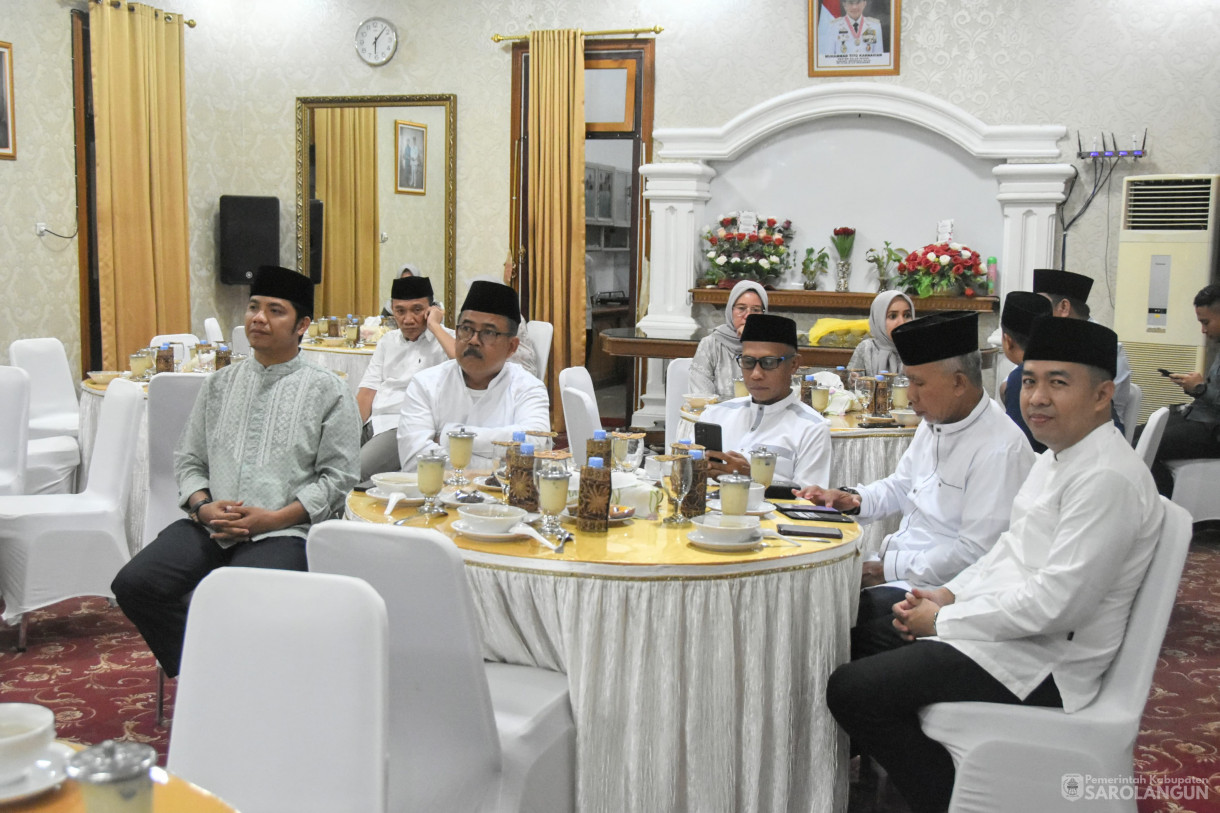 31 Maret 2024 - Buka Bersama Anggota DPRD Kabupaten Sarolangun Di Rumah Dinas Bupati Sarolangun