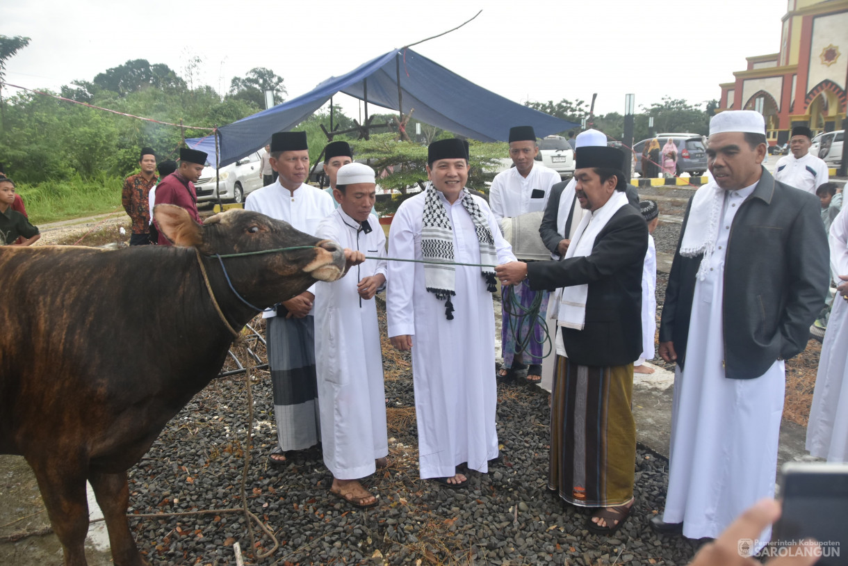 17 Juni 2024 - Sholat Idul Adha Di Masjid Assulthon Dan Serah Terima Hewan Kurban Dari Pemkab Sarolangun Untuk  Masjid Assulthon