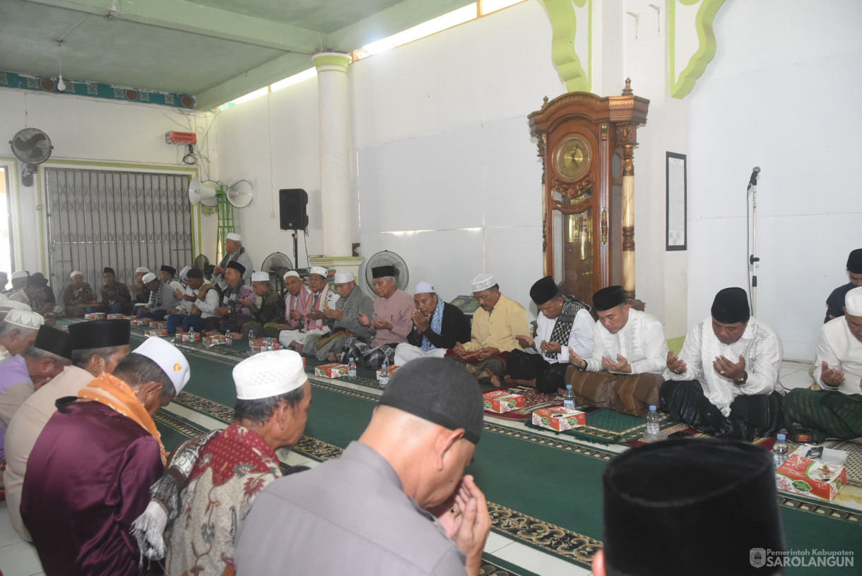 25 Juli 2025 - Sholat Jumat Berjamaah dan Sedekah Turun Betaun Masyarakat Desa Tanjung di Masjid Al Muawwanah Desa Tanjung