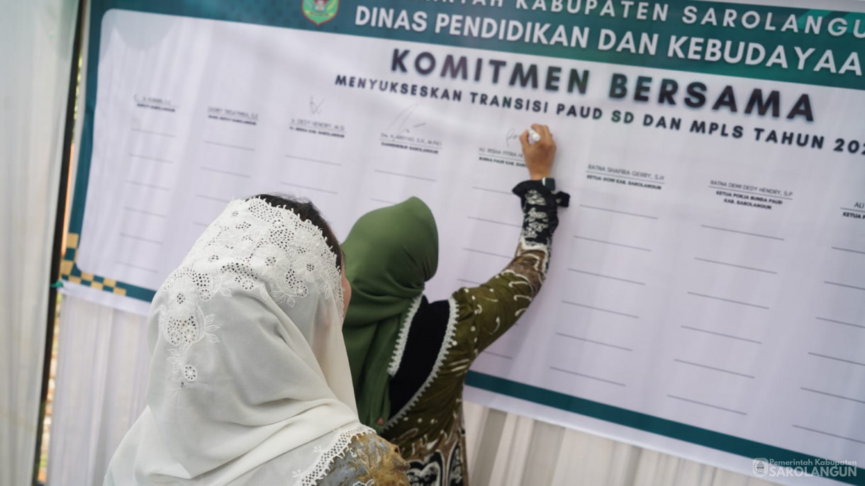 14 Juli 2025 - Pj Sekda Kabupaten Sarolangun Membuka Kegiatan Penguatan Transisi PAUD Ke SD Masa Transisi Masa Pengenalan Lingkungan Sekolah Ramah Tahun 2025 di SD 57 Sungai Benteng Kecamatan Singkut