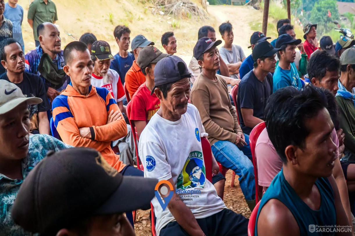 26 Agustus 2026 Momen Kebersamaan Bupati Sarolangun dengan Masyarakat Dusun Trans 3 Desa Sepintun Kecamatan Pauh