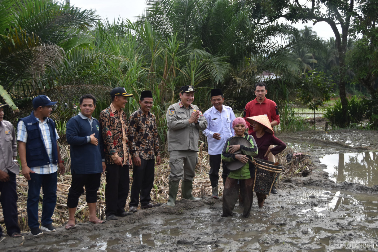 25 November 2023 - Meninjau Saluran Irigasi Yang Rusak Di Sawah Desa Sungai Bemban, Kecamatan Batang Asai