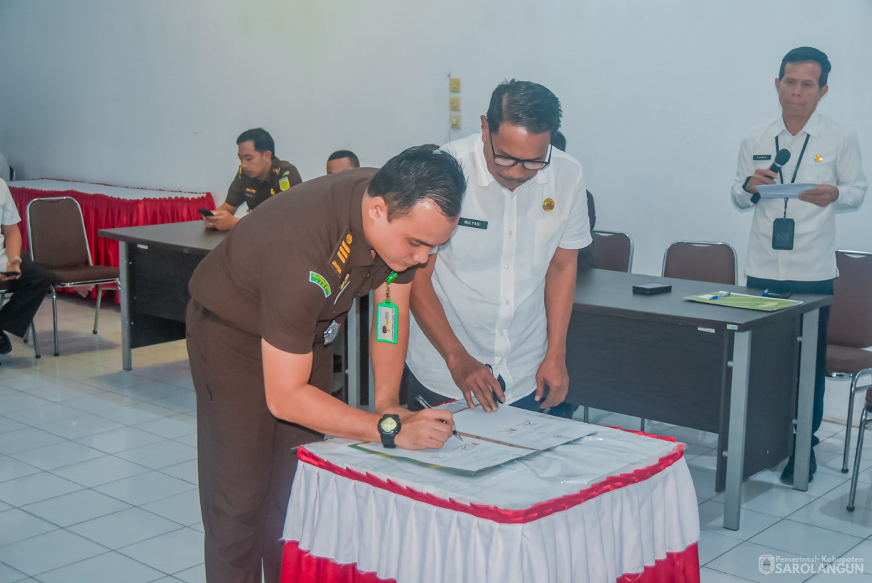 26 Maret 2025 - Penandatanganan Nota Kesepakatan dan Perjanjian Kerjasama Kepala Kejaksaan Negeri Sarolangun Dengan Bupati Sarolangun Dalam Rangka Sinergitas Pelaksanaan Tugas Dan Fungsi Pengawalan, Pengawasan dan Pemanfaatan Dana Desa di Aula Kejaksaa