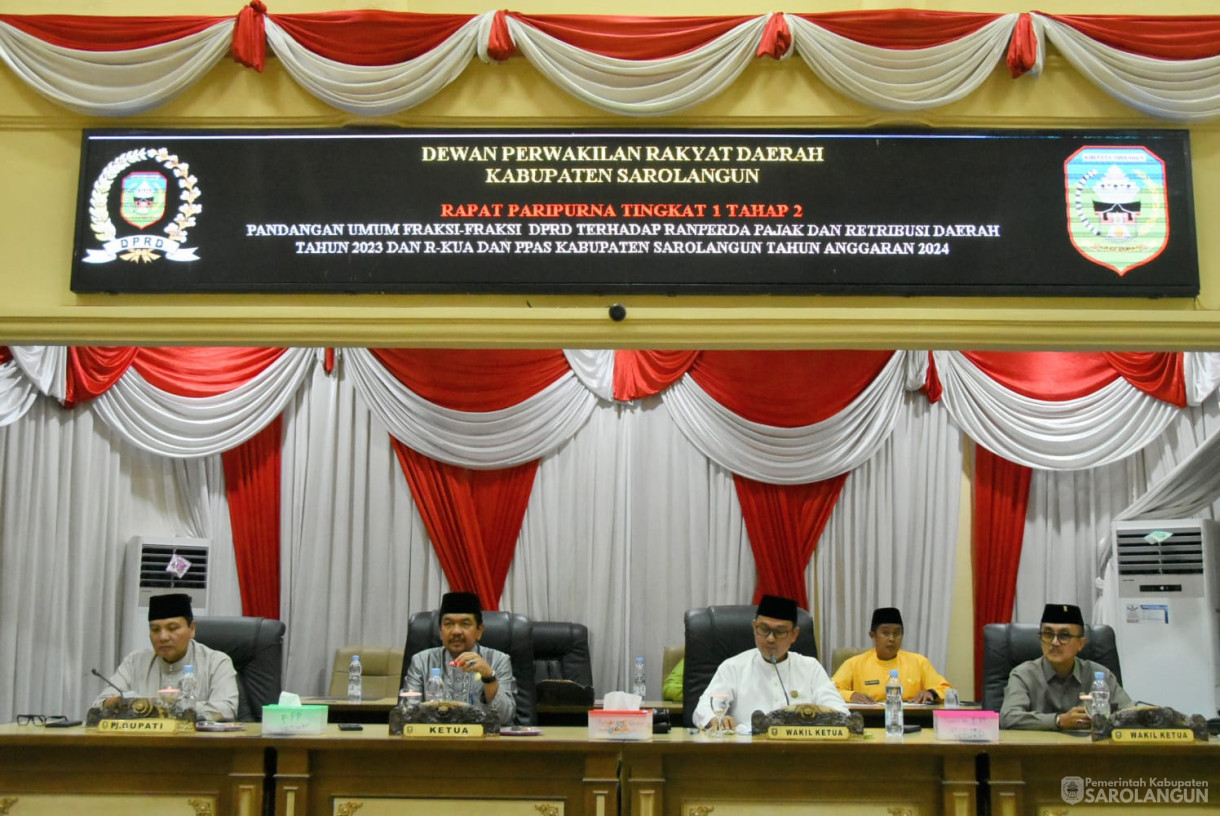 22 Agustus 2023 - Penjabat Bupati Sarolangun Dr. Ir. Bachril Bakri, M.App, Sc Menghadiri Rapat Paripurna Tingkat I Tahap II di Gedung DPRD Kabupaten Sarolangun