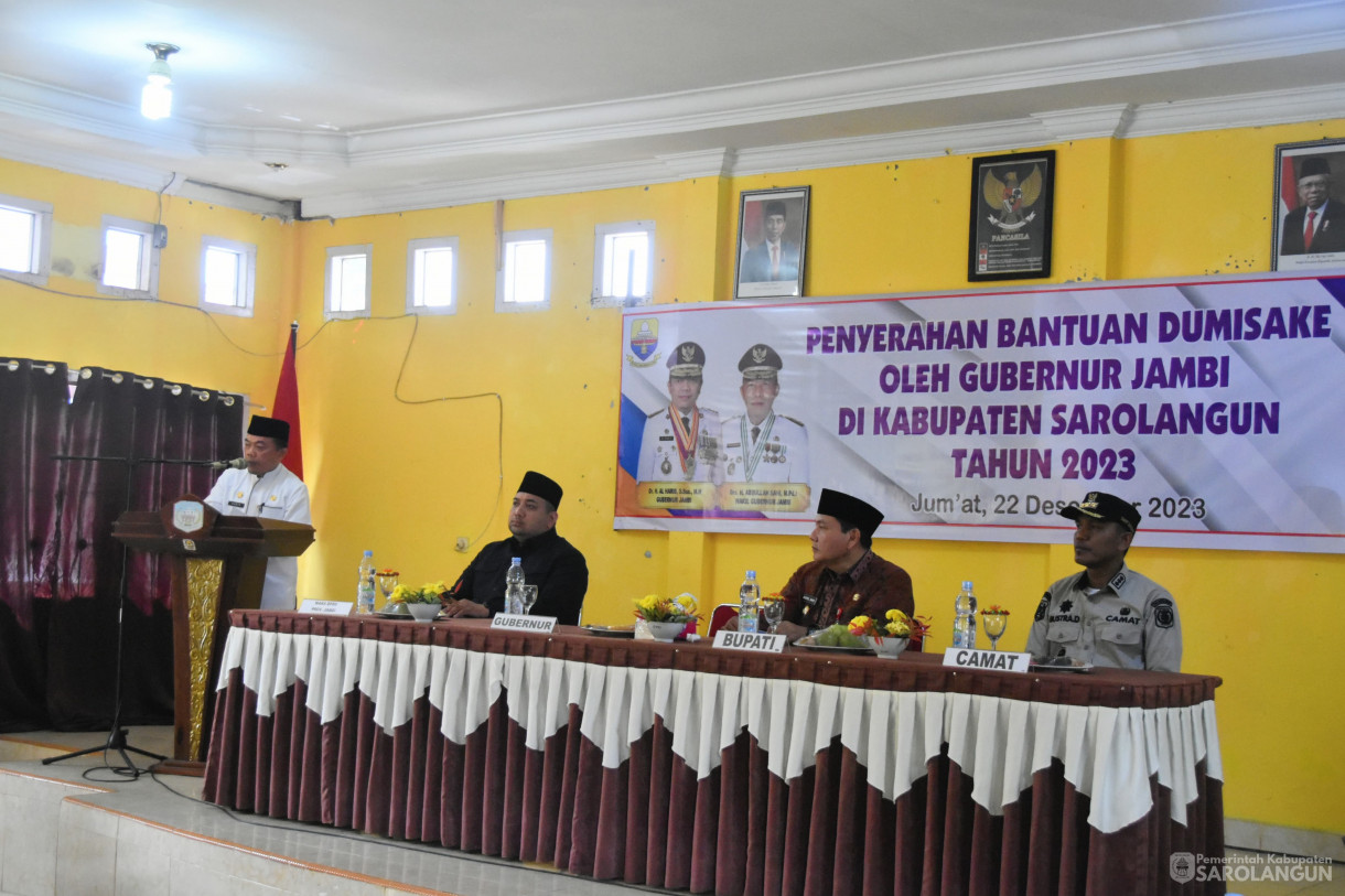 22 Desember 2023 – Penyerahan Bantuan Dumisake Oleh Gubernur Jambi Di Kabupaten Sarolangun Tahun 2023 Di Kantor Camat Sarolangun