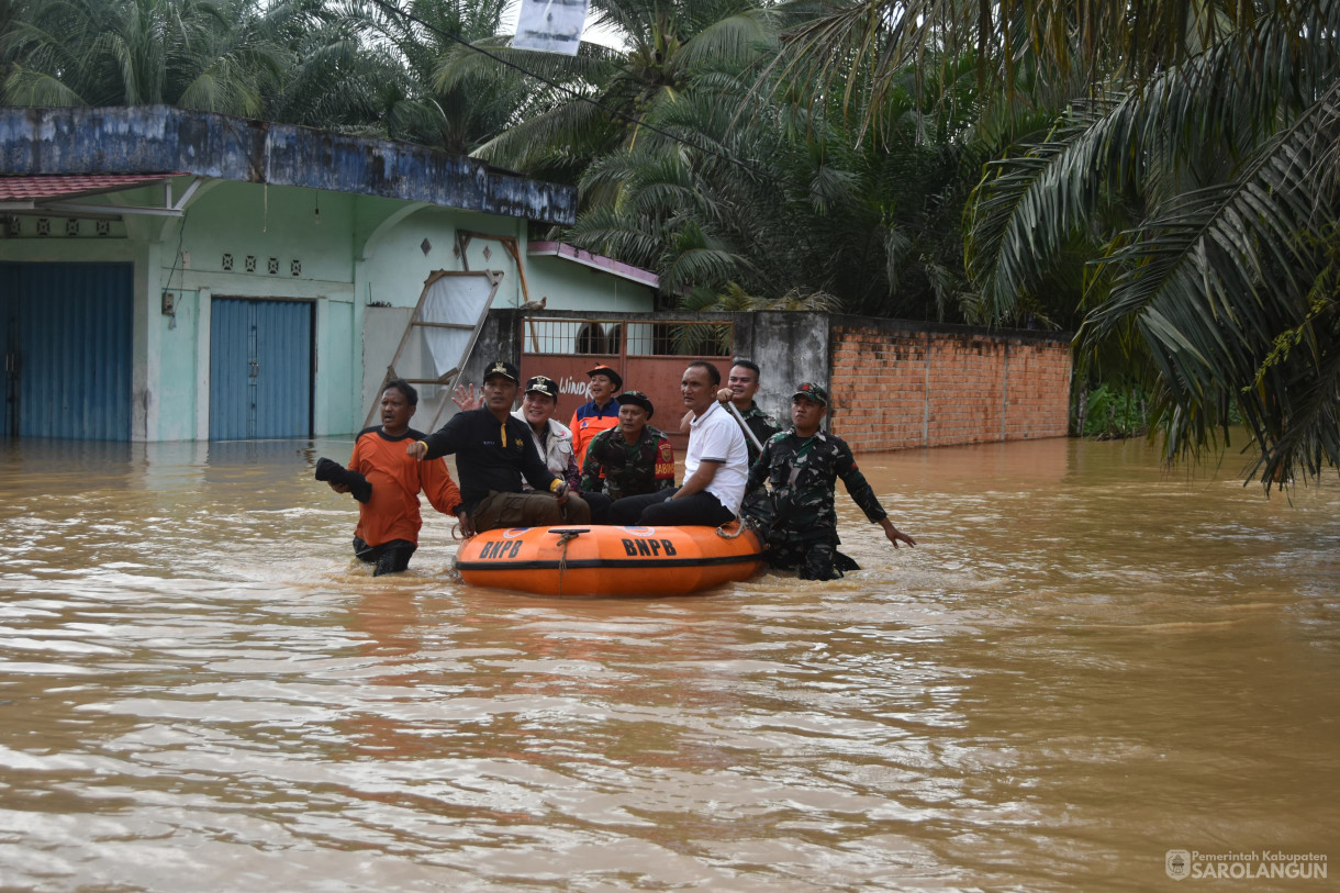 12 Januari 2024 - Meninjau Lokasi Terdampak Banjir Di Desa Baru Kecamatan Sarolangun