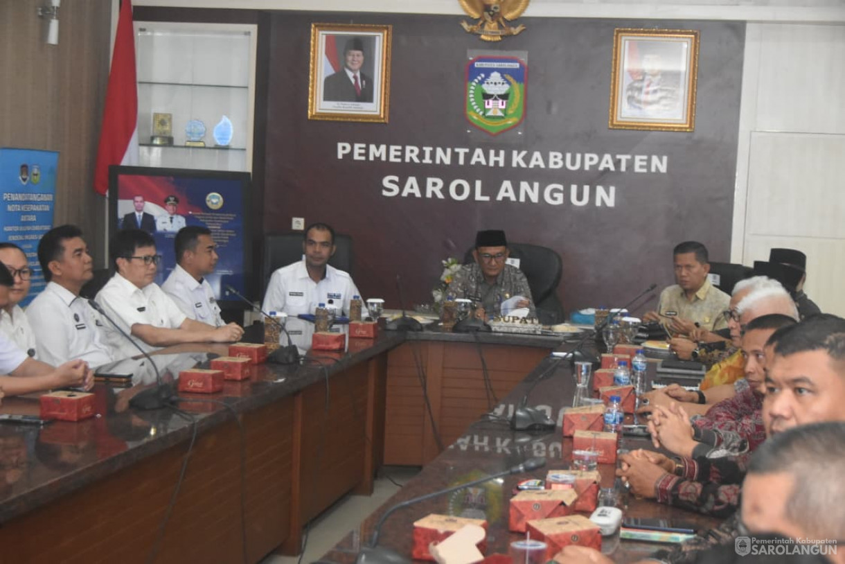Penandatanganan Kerjasama Antara Pemerintah Kabupaten Sarolangun dengan Kantor Wilayah Direktorat Jenderal Imigrasi Jambi