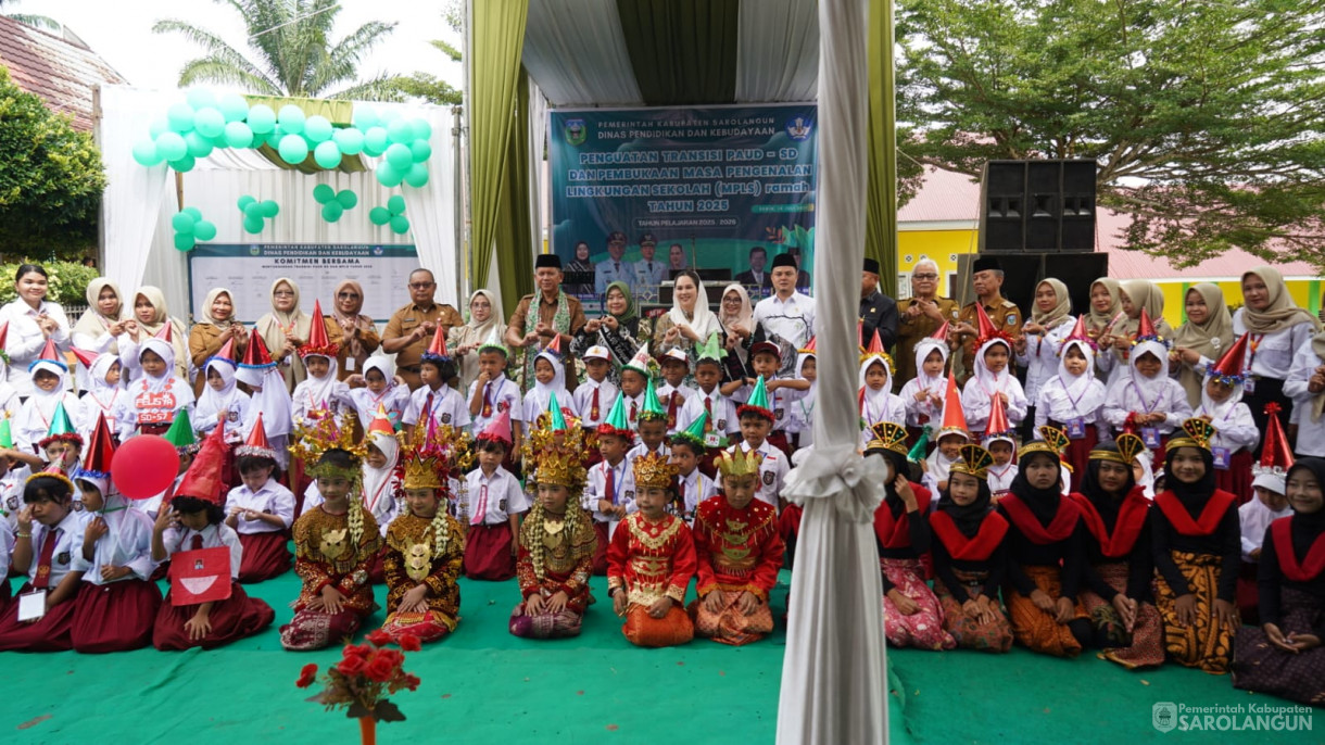 14 Juli 2025 - Pj Sekda Kabupaten Sarolangun Membuka Kegiatan Penguatan Transisi PAUD Ke SD Masa Transisi Masa Pengenalan Lingkungan Sekolah Ramah Tahun 2025 di SD 57 Sungai Benteng Kecamatan Singkut