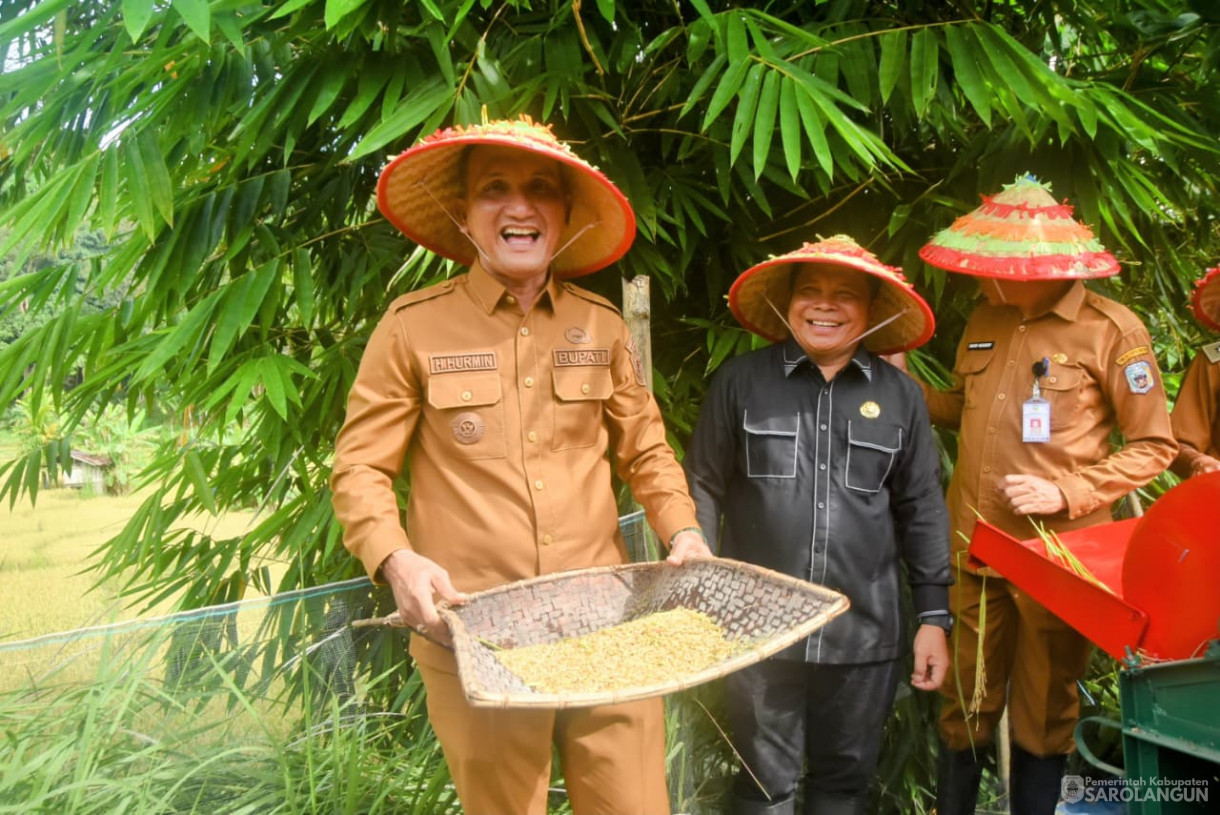 1 September 2025&nbsp; Panen Padi Sawah Kelompok Tani Sumber Harapan Desa Sungai Bemban Kecamatan Batang Asai