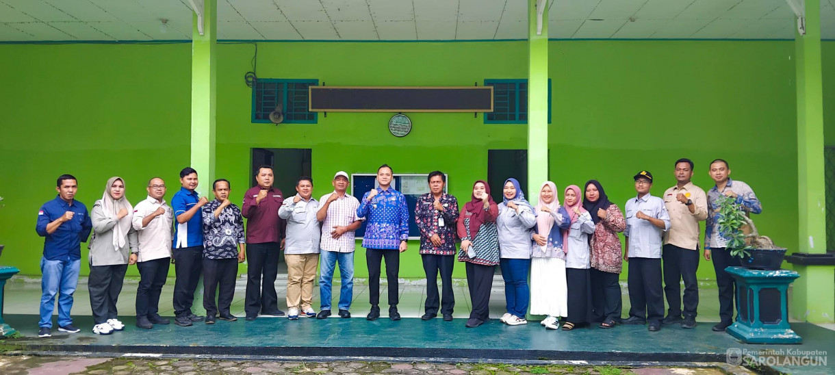 23 April 2026 Penyerahan bantuan alat dan mesin pertanian tractor di Dinas TPHP Sarolangun