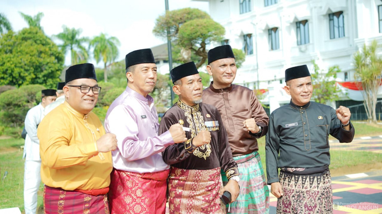 5 Januari 2026 Mengikuti Upacara HUT Provinsi Jambi, Serta Menyerahkan Donasi Pemerintah Daerah Kabupaten Sarolangun Untuk Bencana Alam Sumatera.