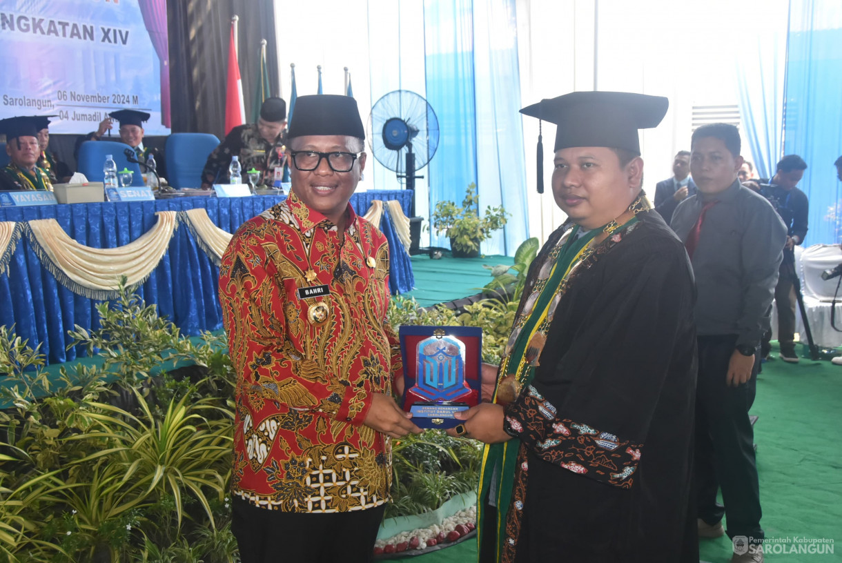 6 November 2024 - Sidang Senat Terbuka Institut Darul Ulum Sarolangun Dalam Rangka Dies Natalis I dan Wisuda Sarjana Angkatan XIV Tahun 2024, Bertempat di Institut Darul Ulum Sarolangun