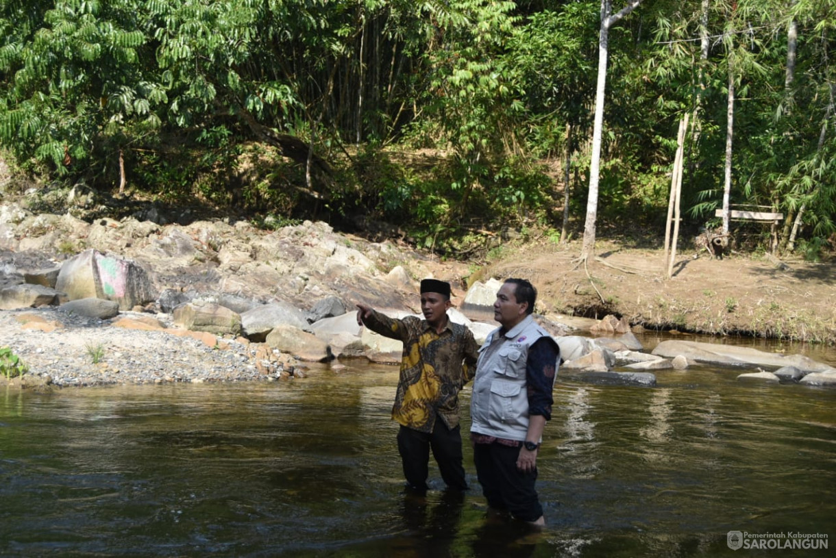 21 Oktober 2023 - Penjabat Bupati Sarolangun Meninjau Wisata Pemandian Telun Mombung Desa Muara Cuban Kecamatan Batang Asai