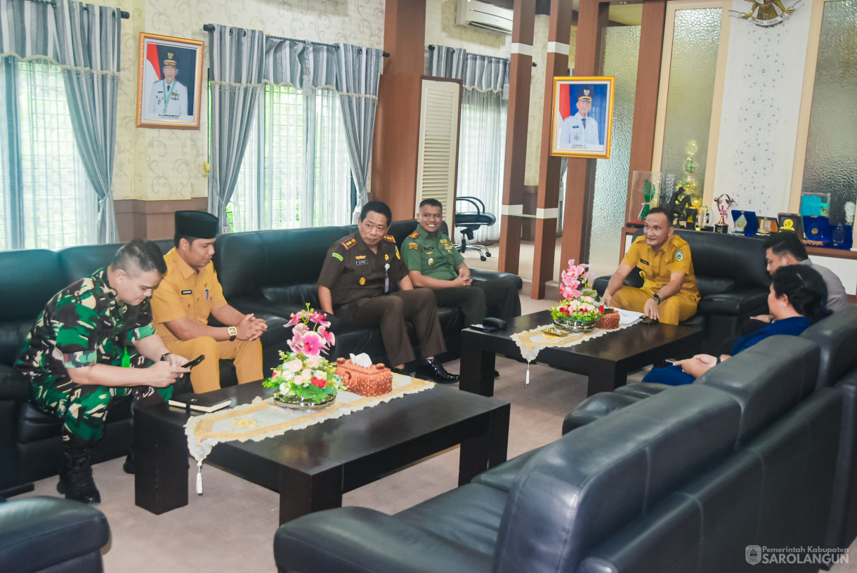 25 Maret 2025&nbsp; - Rapat Bersama Pimpinan&nbsp; Forkopimda Bertempat di Ruang Kerja Bupati Sarolangun