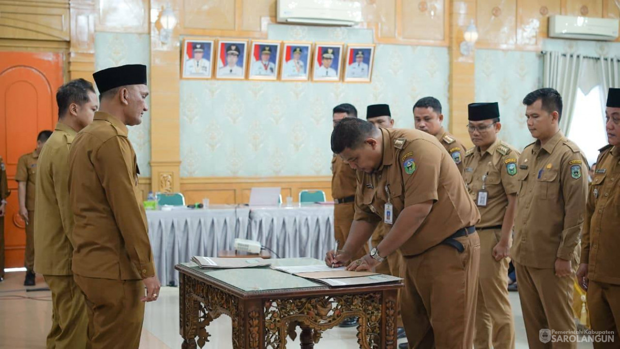 14 April 2026 Serah Terima Jabatan Camat Tahun 2026 di Ruang Aula Utama Kantor Bupati Sarolangun