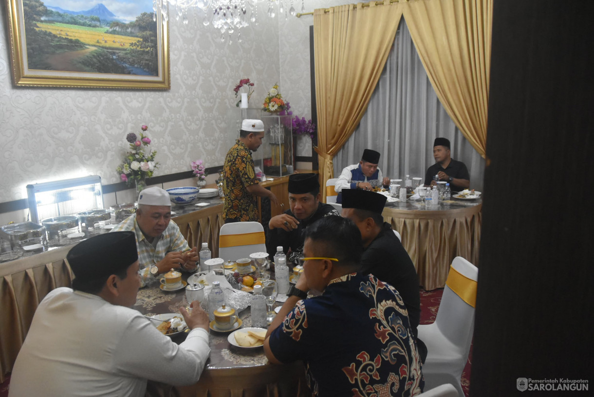 10 Agustus 2024 - Makan Malam Bersama Sekaligus Memberikan Arahan Kepada Anggota Paskibraka Sarolangun, Bertempat di Rumah Dinas Bupati Sarolangun