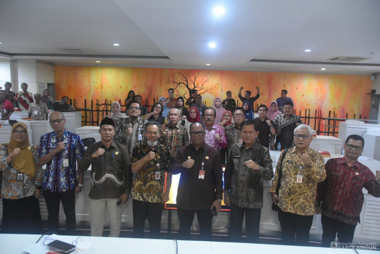6 Desember 2024 - Studi Tiru MCP KPK Pemerintah Kabupaten Sarolangun Dengan Pemerintah Kota Solo, Bertempat di Aula Kantor Walikota Solo Provinsi Jawa Tengah 