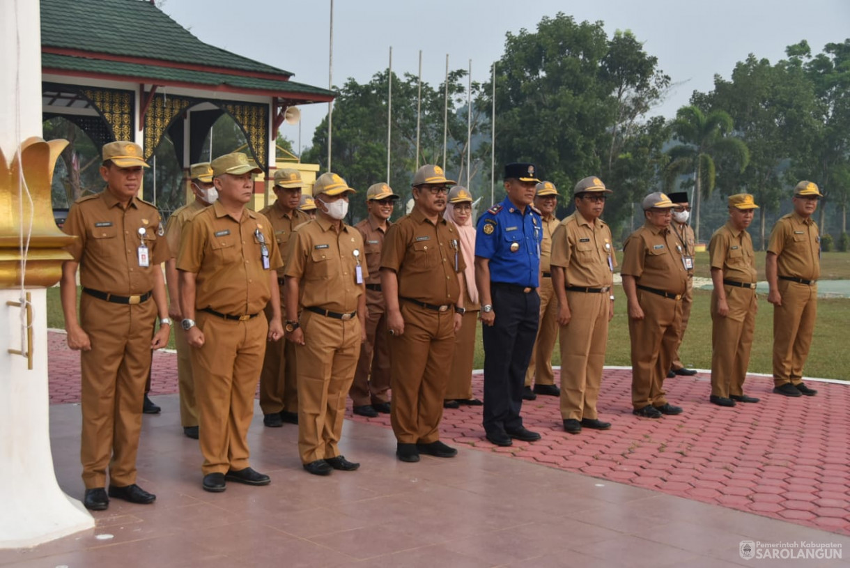 16 Oktober 2023 - Penjabat Bupati Sarolangun Memimpin Apel Gabungan Sekaligus Memberikan Penghargaan Camat Teladan Di Lapangan Gunung Kembang Sarolangun