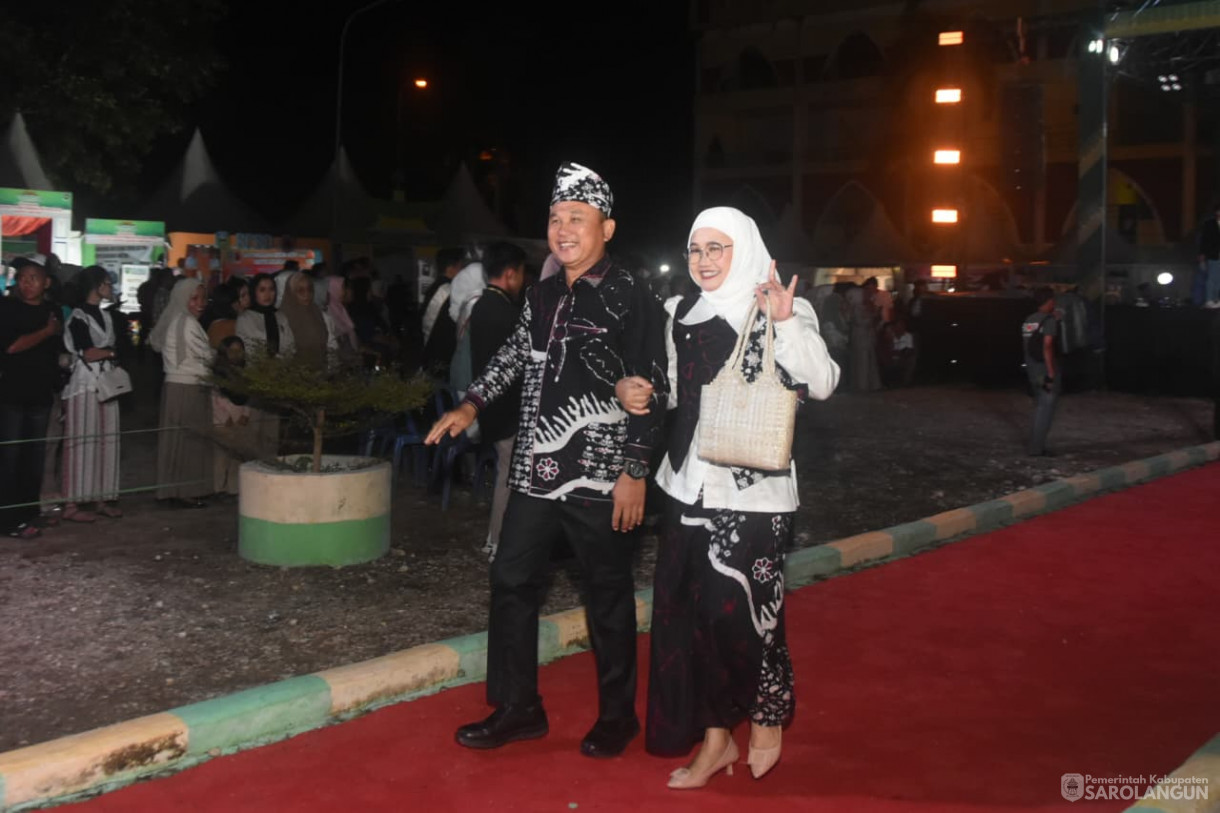 5 Desember 2025 Parade Batik Sarolangun Tahun 2025 di GOR Sarolangun