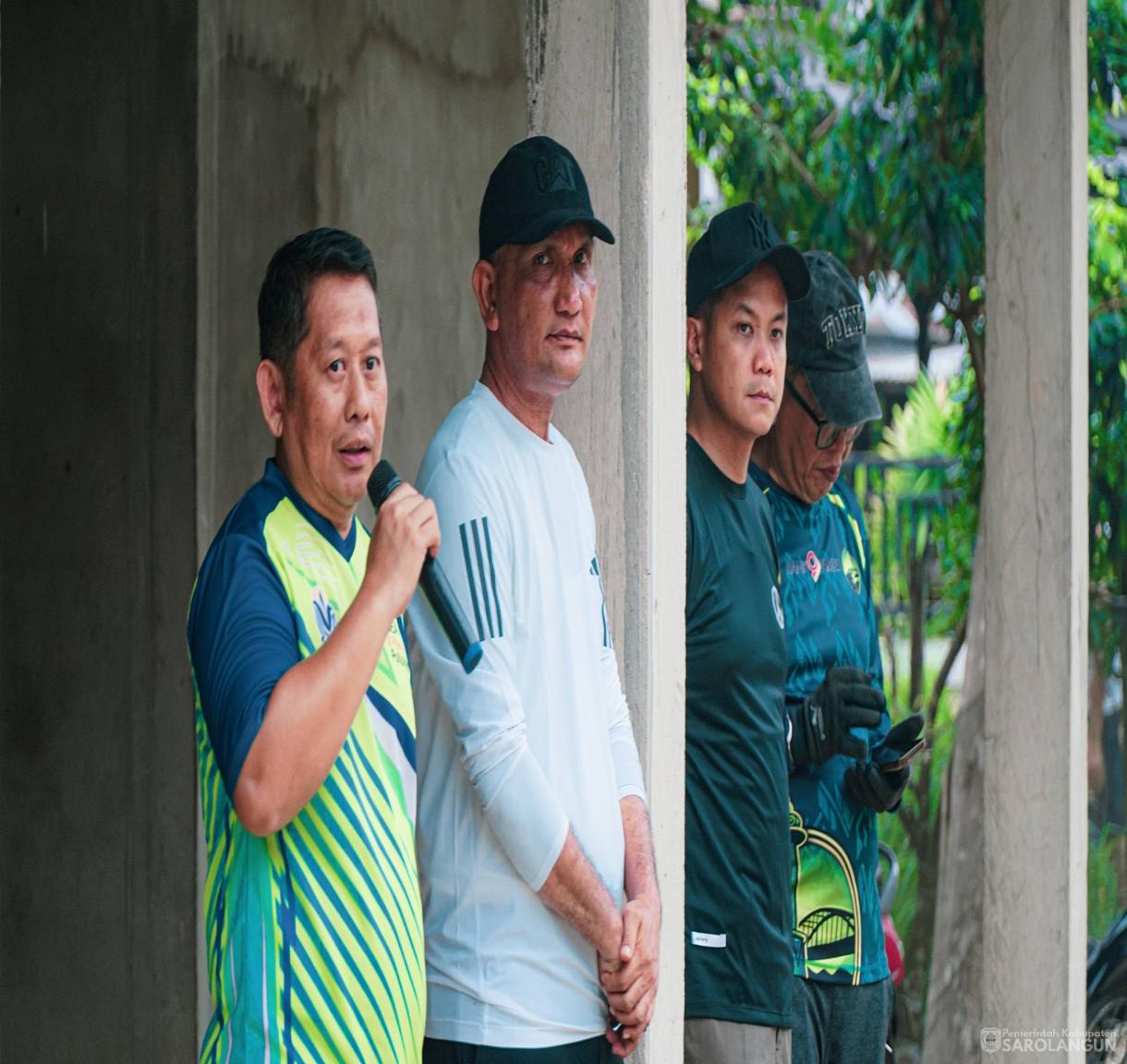 5 Juni 2026 Bupati Sarolangun, Wakil Bupati Sarolangun, Sekretaris Daerah Kabupaten Sarolangun Melaksanakan Gotong Royong Berbakti Maju dari Masjid Jami Attaufiq, Kantor Lurah Gunung Kembang