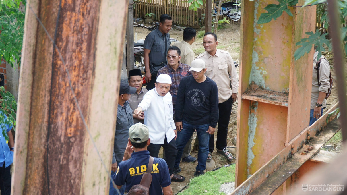 27 Februari 2026 Gubernur Jambi didampingi Bupati Sarolangun Beserta Jajaran Mengecek Kondisi Jembatan yang menghubungkan Desa Bathin Pengambang&nbsp; Tambak Ratu Kecamatan Batang Asai