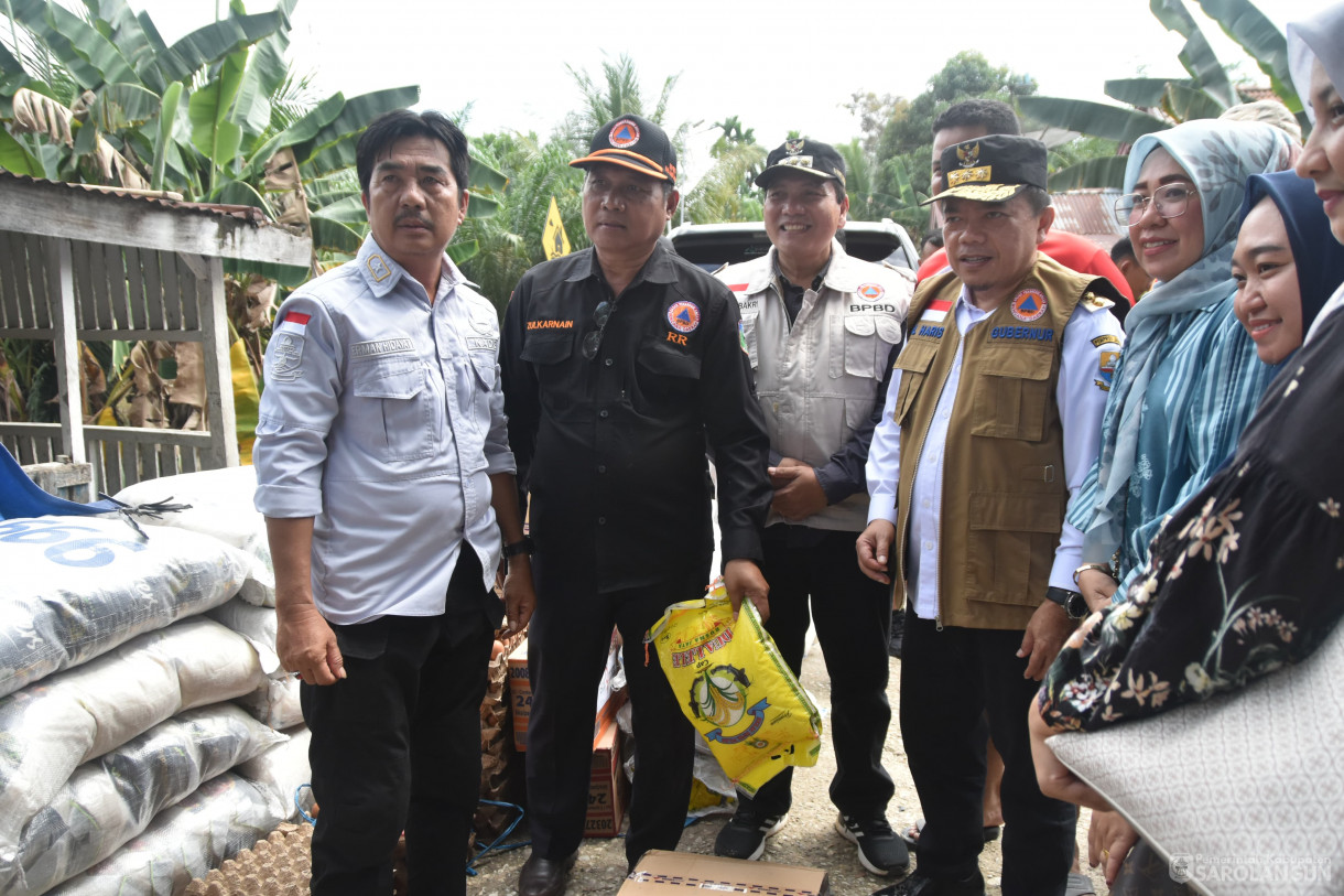 20 Januari 2023 - Mendampingi Gubernur Jambi Meninjau Lokasi Terdampak Banjir Serta Memberikan Bantuan Di Mandiangin Tuo Kecamatan Mandiangin