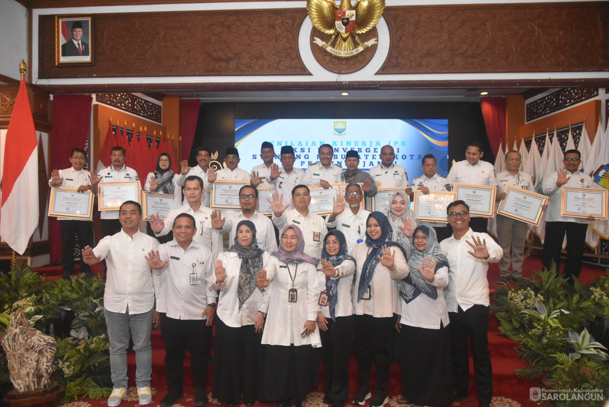 2 Juli 2025 -&nbsp;Pemkab Sarolangun Raih Juara I Penilaian Kinerja Aksi Konvergensi Stunting Kabupaten Kota se Provinsi Jambi