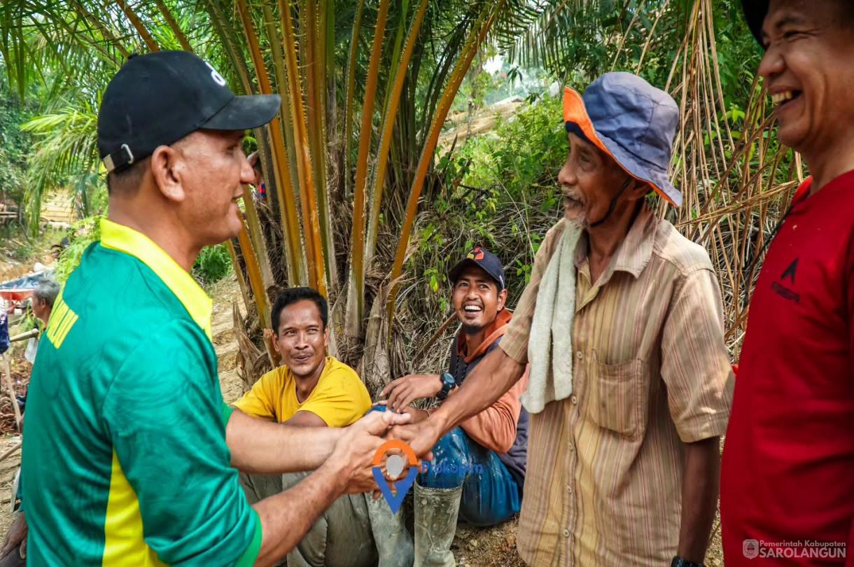 26 Agustus 2026 Momen Kebersamaan Bupati Sarolangun dengan Masyarakat Dusun Trans 3 Desa Sepintun Kecamatan Pauh
