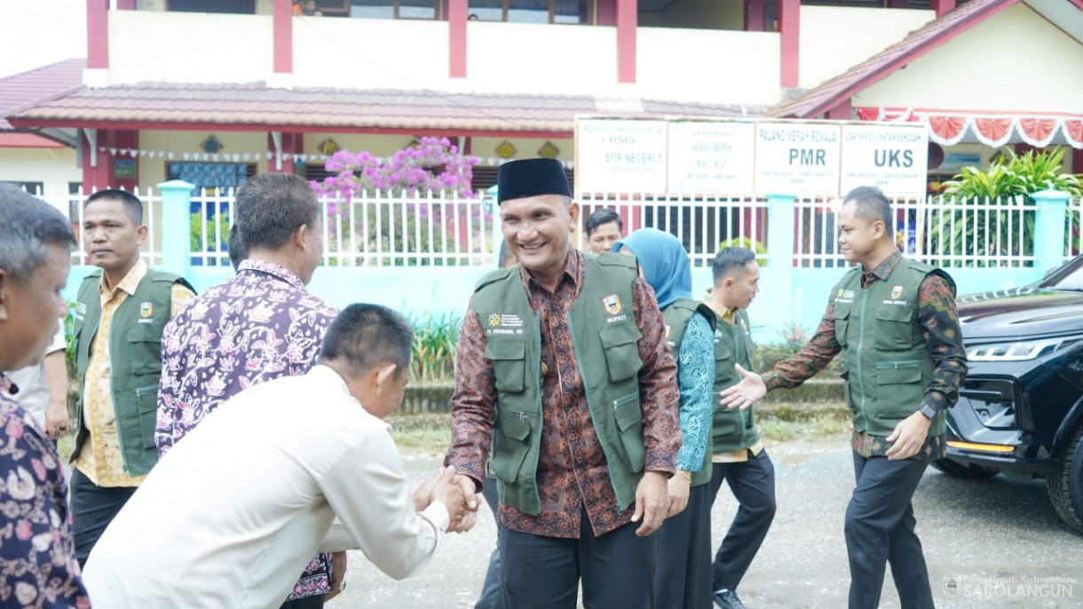 Mengunjungi Rumah Warga Resiko Stunting Sekaligus Memberikan Air Susu dan Menyuap Telur Rebus Kepada Warga yang Beresiko Stunting, Memberikan Bantuan Genting Berbakti Maju
