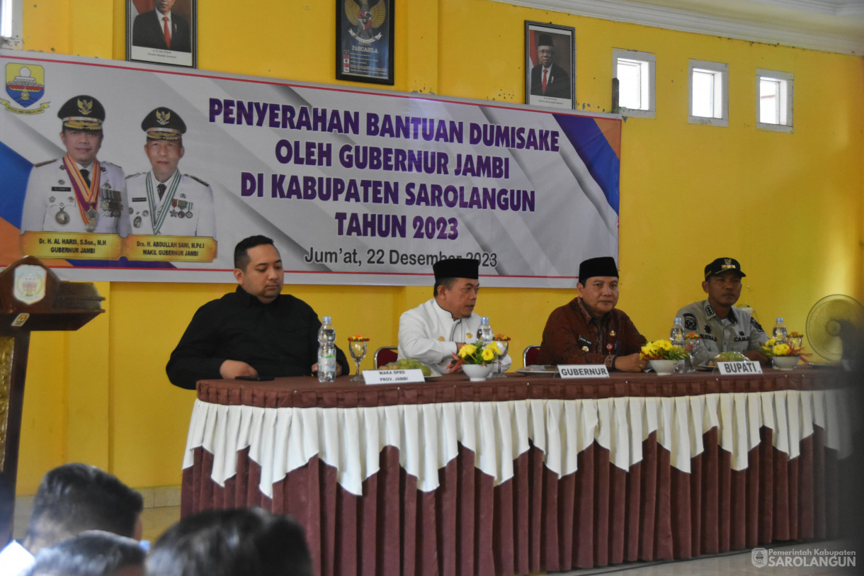 22 Desember 2023 – Penyerahan Bantuan Dumisake Oleh Gubernur Jambi Di Kabupaten Sarolangun Tahun 2023 Di Kantor Camat Sarolangun