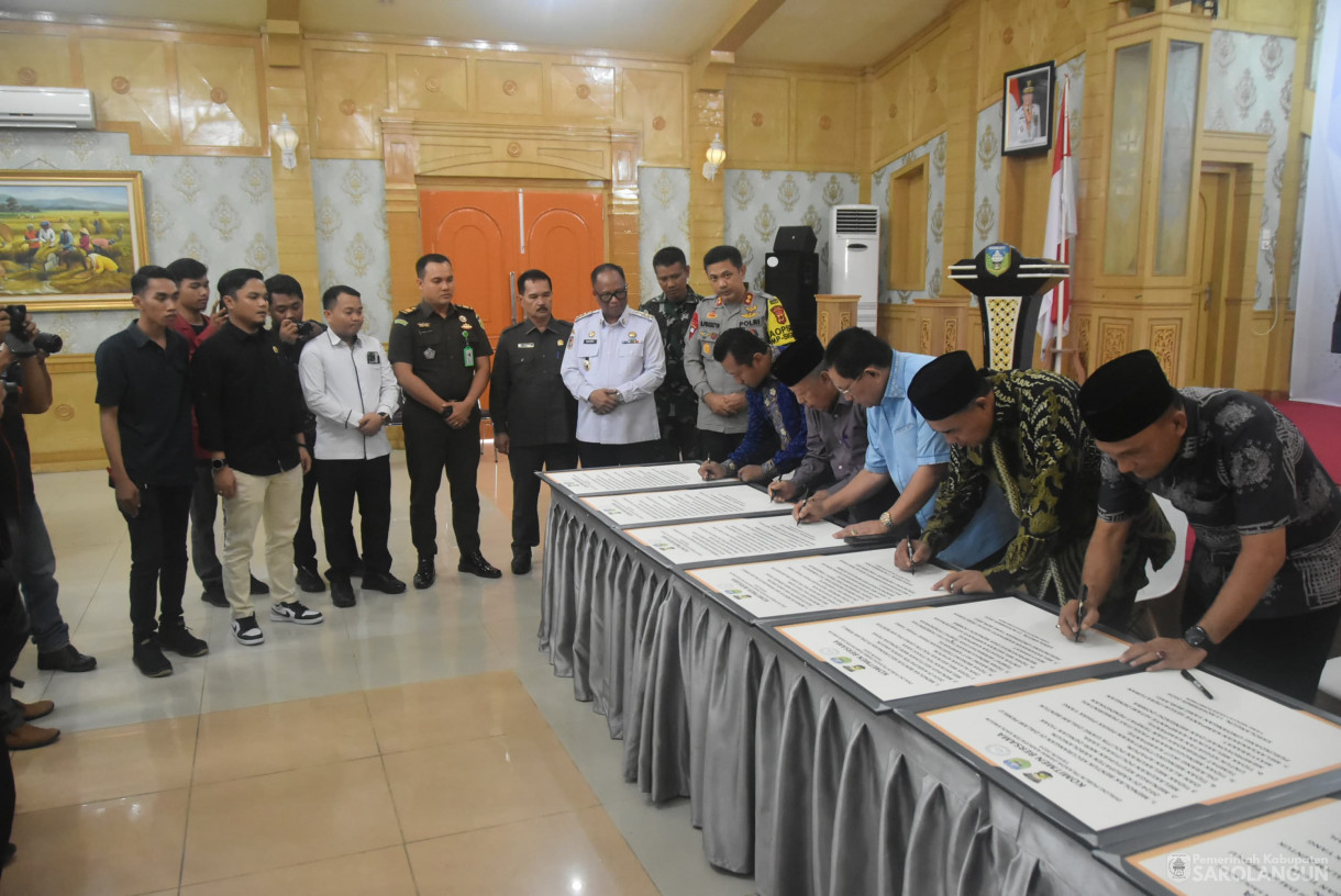 13 November 2024 - Dialog Publik Pilkada Damai Kabupaten Sarolangun, Bertempat di Ruang Aula Utama Kantor Bupati Sarolangun&nbsp;