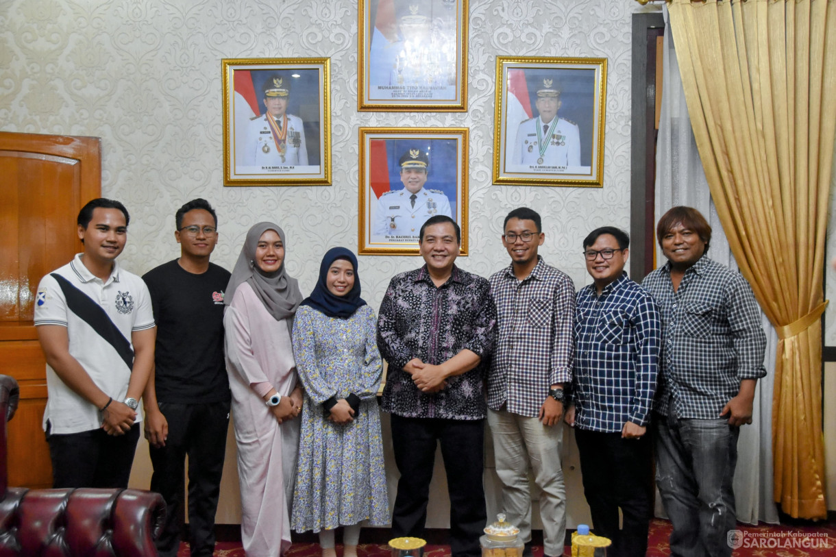 24 November 2023 - Penjabat Bupati Sarolangun Makan Malam Bersama Tim Guru GASING di Rumah Dinas Bupati Sarolangun