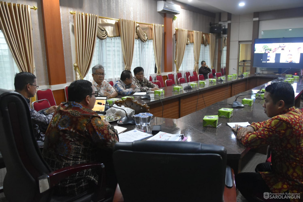 21 September 2023 - Penjabat Bupati Sarolangun Menghadiri Zoom Meeting Pembahasan Kerjasama Pemerintah Kabupaten Sarolangun Dengan Institut Pertanian Bogor Di Ruang Pola Kantor Bupati Sarolangun