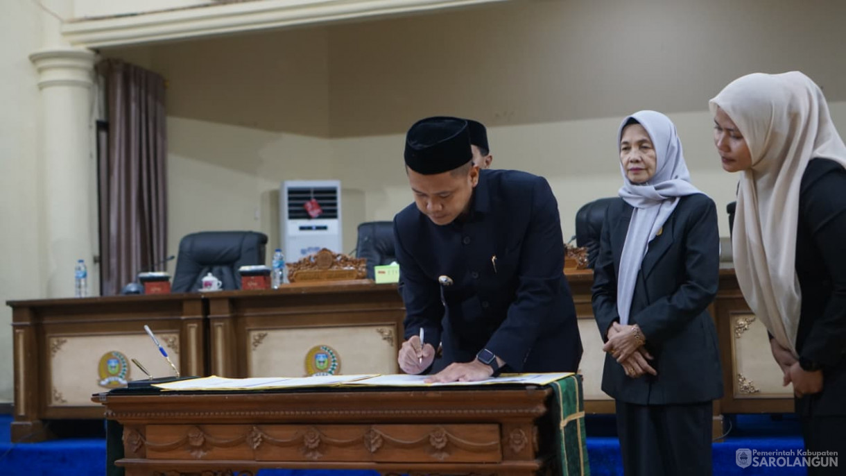 4 November 2025 Sampaikan Tanggapan dan Jawaban Eksekutif Terhadap Pandangan Umum Fraksi DPRD&nbsp;&nbsp;