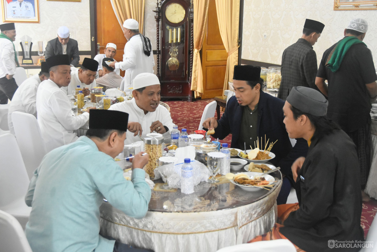 17 Juni 2024 - Open House Di Rumah Dinas Bupati Sarolangun