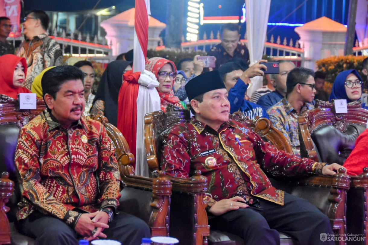 17 Agustus 2023 - Penjabat Bupati Sarolangun Dr. Ir. Bachril Bakri, M.App, Sc Menghadiri Acara Malam Resepsi Kenegaraan Dalam Rangka HUT RI Ke-78 di Rumah Dinas Bupati Sarolangun