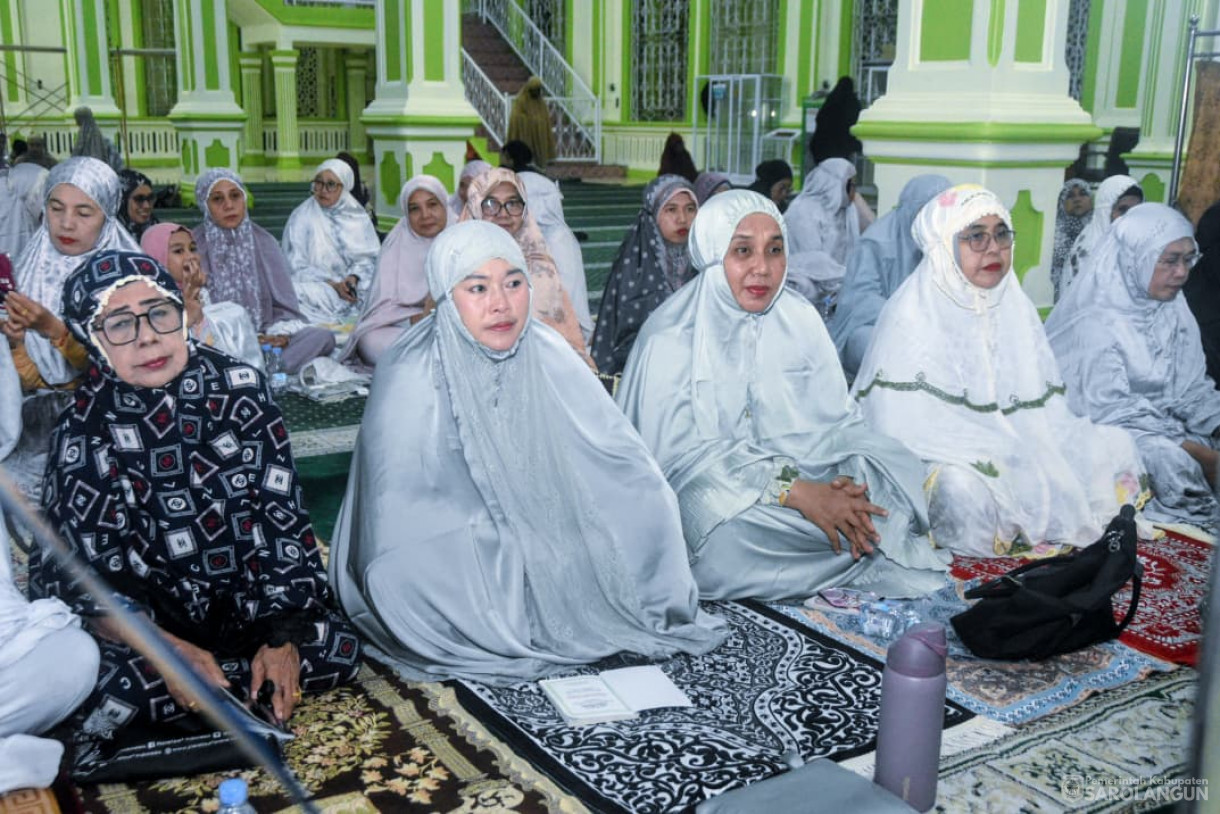 31 Desember 2025 Sholat Maghrib Berjamaah dilanjutkan Yasinan, Dzikir, dan Doa Bersama Tahun Baru 2026 Masehi di Masjid Alfalah Sarolangun