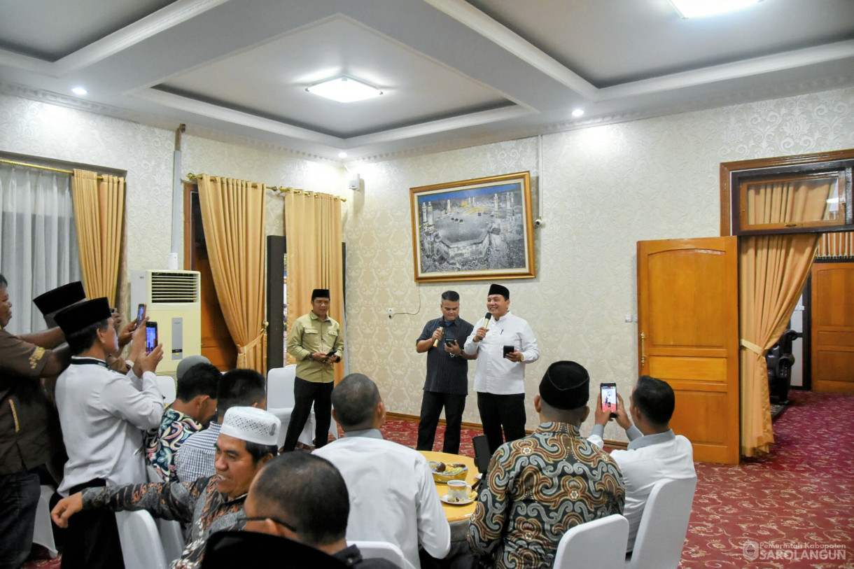 27 Desember 2023 - Silaturahmi Dan Makan Malam Bersama Lembaga Swadaya Masyarakat Sekabupaten Sarolangun Di Rumah Dinas Bupati Sarolangun