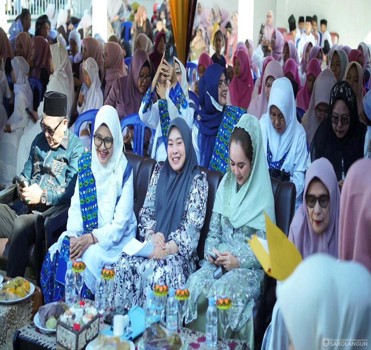 16 Juni 2026 Ketua TP. PKK Kabupaten Sarolangun didampingi Staf Ahli I TP. PKK Kab. Sarolangun membuka acara Hari Gebyar Muharram 1448 H di Masjid Al Hidayah RT.12 Kel. Sukasari