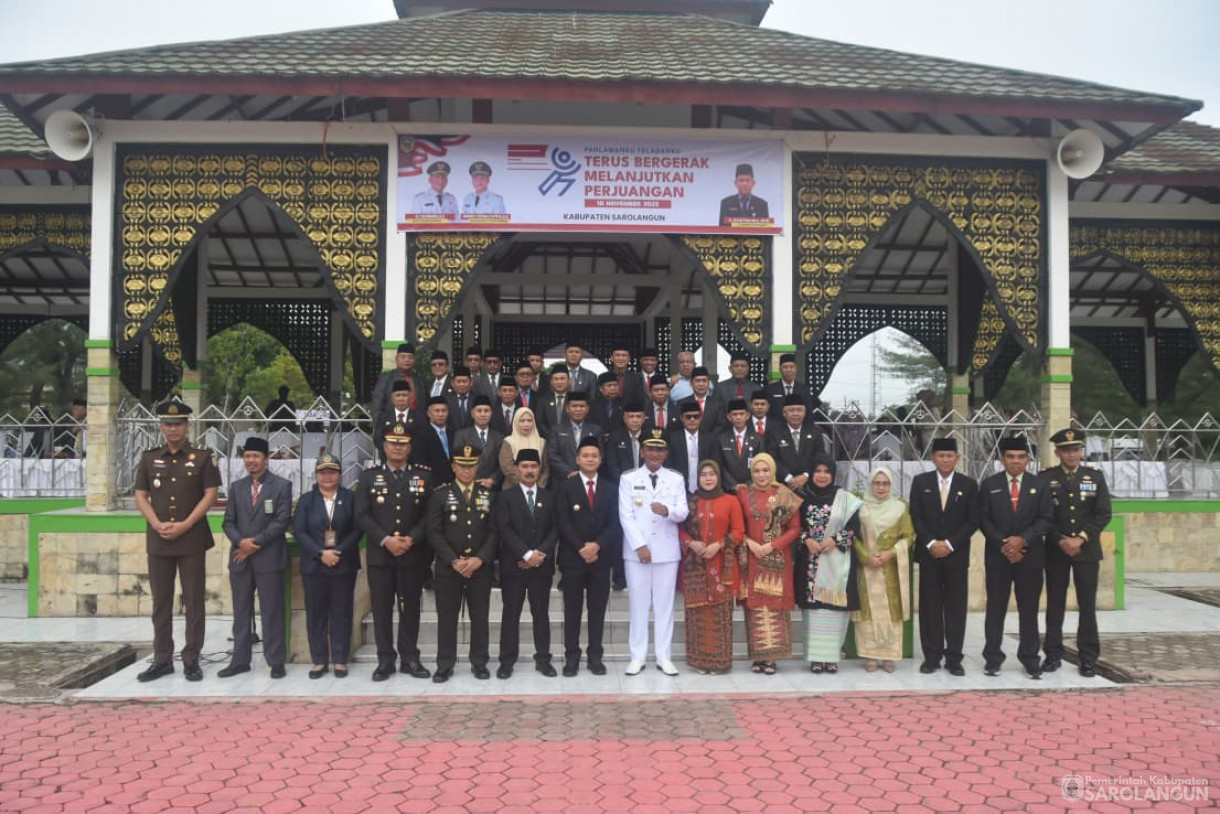 Upacara Peringatan Hari Sumpah Pemuda di Lapangan Gunung Kembang Sarolangun