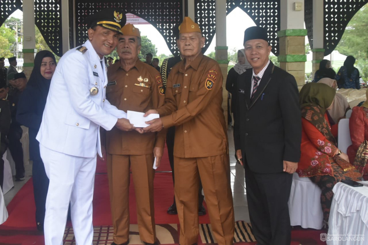 Upacara Peringatan Hari Sumpah Pemuda di Lapangan Gunung Kembang Sarolangun