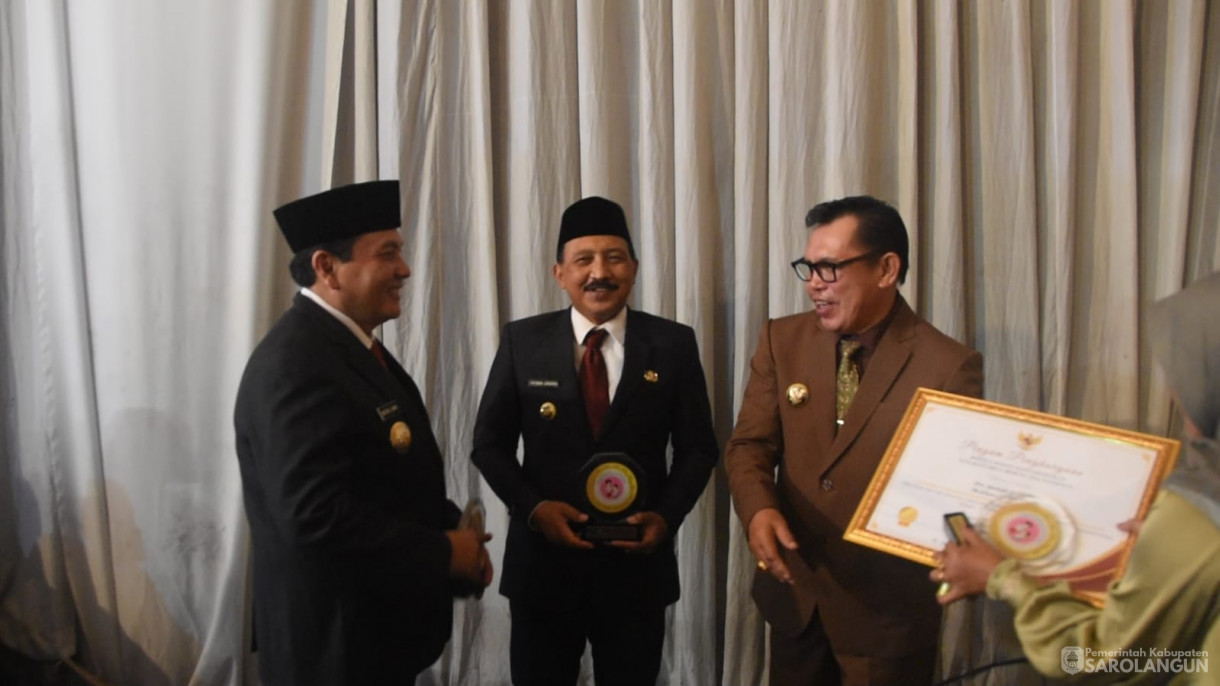 28 Juni 2024 - Penyerahan Tanda Penghargaan Program Percepatan Penurunan Stunting Berdasarkan Hasil Survei Kesehatan IndonesiaTahun 2023, Bertempat di Merapi Grand Ballroom PRPP Jawa Tengah