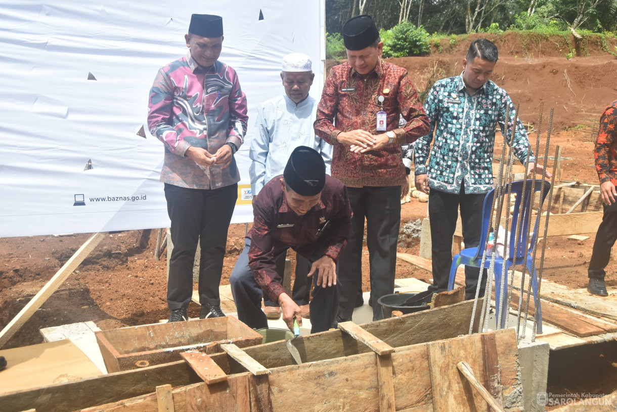 6 Maret 2025 -&nbsp;Peletakan Batu Pertama Pembangunan Rumah Sehat Baznas di Desa Tanjung Kecamatan Bathin VIII