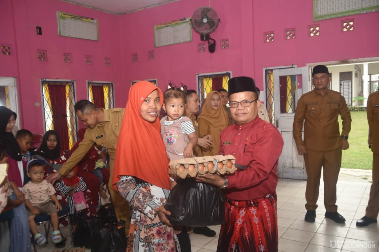 6 Oktober 2025&nbsp; Penyerahan Bantuan Stunting di Kantor Camat Singkut