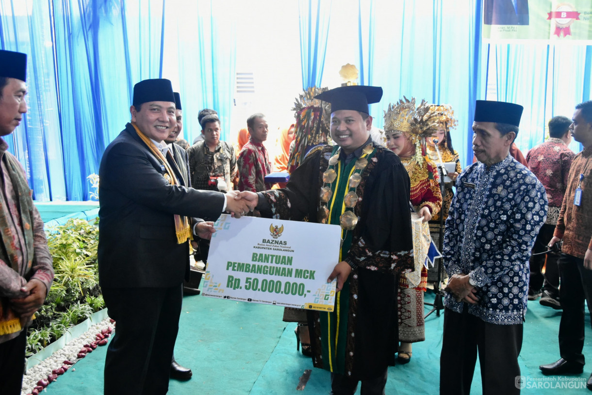 2 November 2023 - Penjabat Bupati Sarolangun Menghadiri Wisuda Sarjana Angkatan XIII Tahun 2023 Di Sekolah Tinggi Agama Islam Darul Ulum Sarolangun