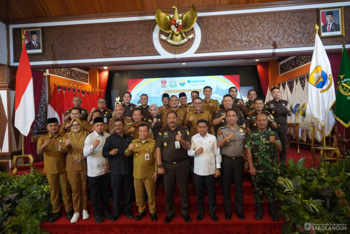 2 Desember 2025&nbsp; Acara Penandatagan MOU Antara Provinsi Jambi Dan Kejati Jambi Dan Sosialisasi Di Berlakukan Undang Undang Nomor 1 Tahun 2023 Sekaligus Pembukaan Rakor camat Se Provinsi jambi
